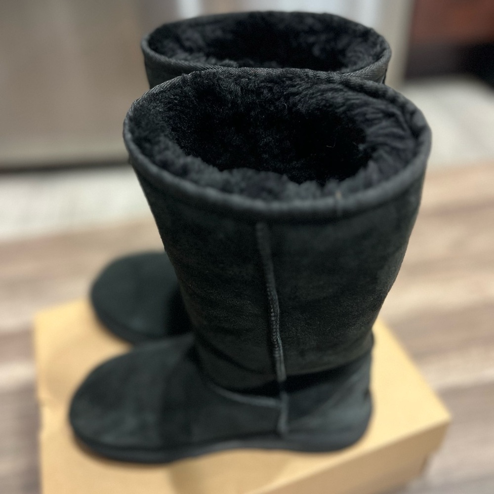 Uggs Black Classic Tall Boots Size 4 EUC Girls teens kids - Picture 8 of 9